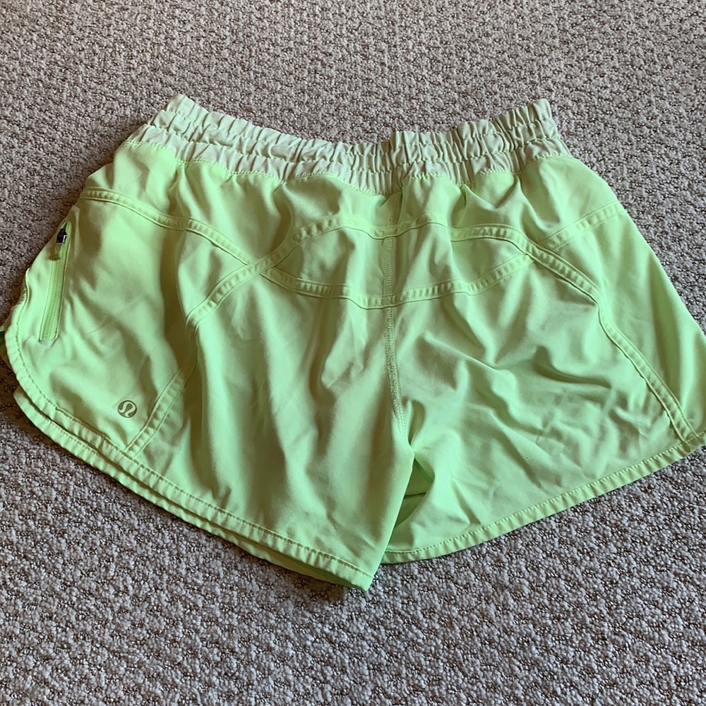 Lululemon tracker short 4"- size 8